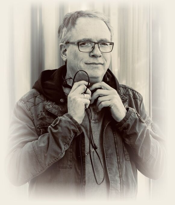Hochzeits DJ Heiko Heinz – professionelles Portrait Portrait von Hochzeits DJ Heiko Heinz für stilvolle Hochzeiten und unvergessliche Feiern